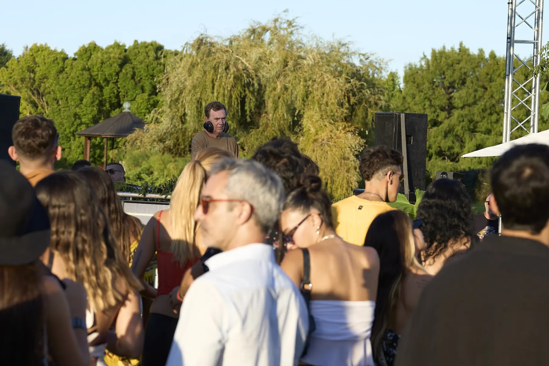 El público de Private Island Sessions disfrutando de la música al aire libre